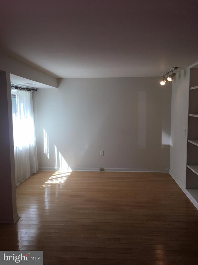 214 Park Terrace Ct SE unit 79, Vienna, VA 22180 - photo 6