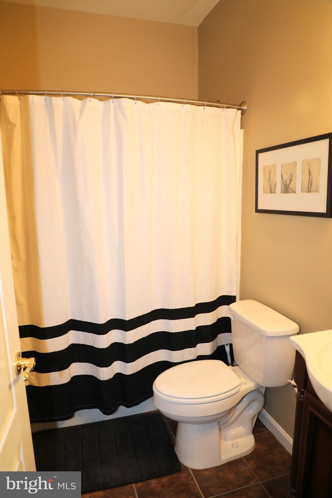 4962 Vail Ridge Ln, Fairfax, VA 22030 - photo 6