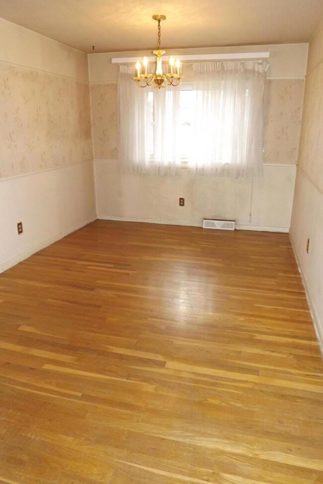 5721 Loganwood Rd, Columbus, OH 43229 - photo 5