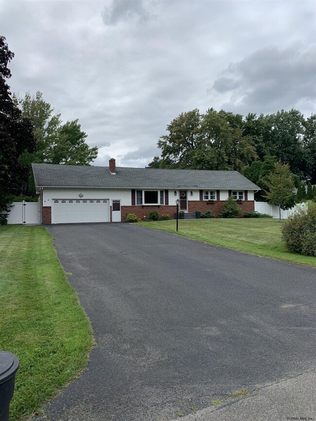 8 Fernwood Dr, Albany, NY 12211 - photo 2