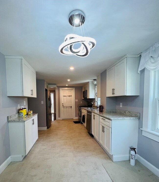 18 Hatfield Rd unit 18, Newton, MA 02465 - photo 3