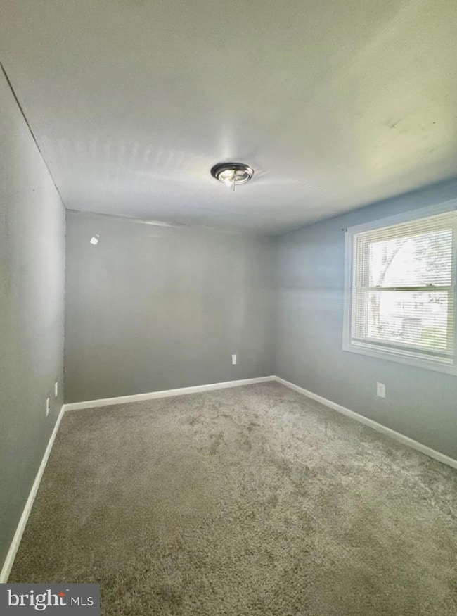 1526 Weber Dr, Marcus Hook, PA 19061 - photo 4