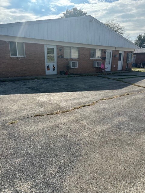 1508 Woods Ave, Normal, IL 61761 - photo 2