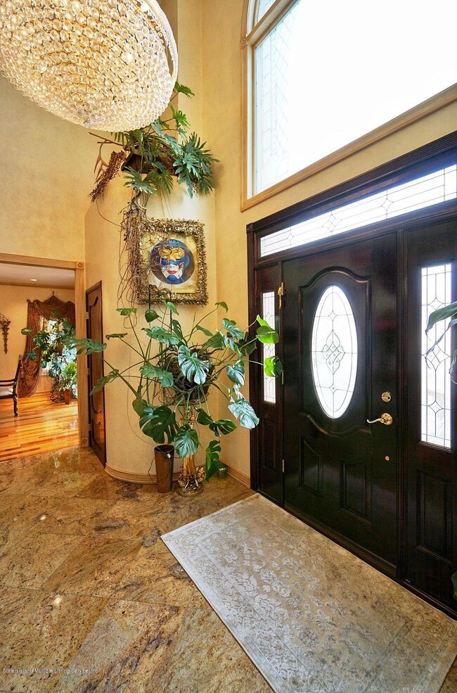(4) Entry Foyer