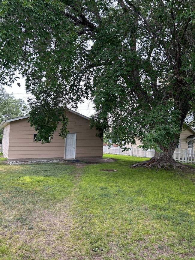 353 Beech St, Chadron, NE 69337 - photo 4