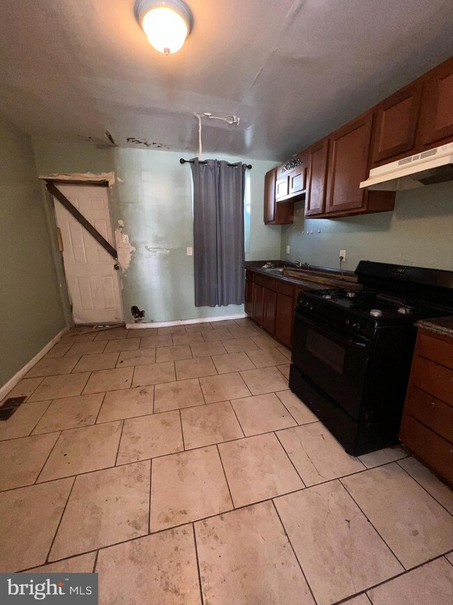 1814 Clifton Ave, Baltimore, MD 21217 - photo 4