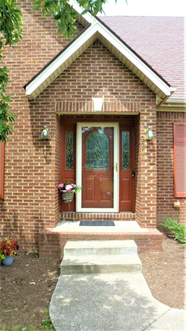 220 Wickliffe Rd, Frankfort, KY 40601 - photo 2