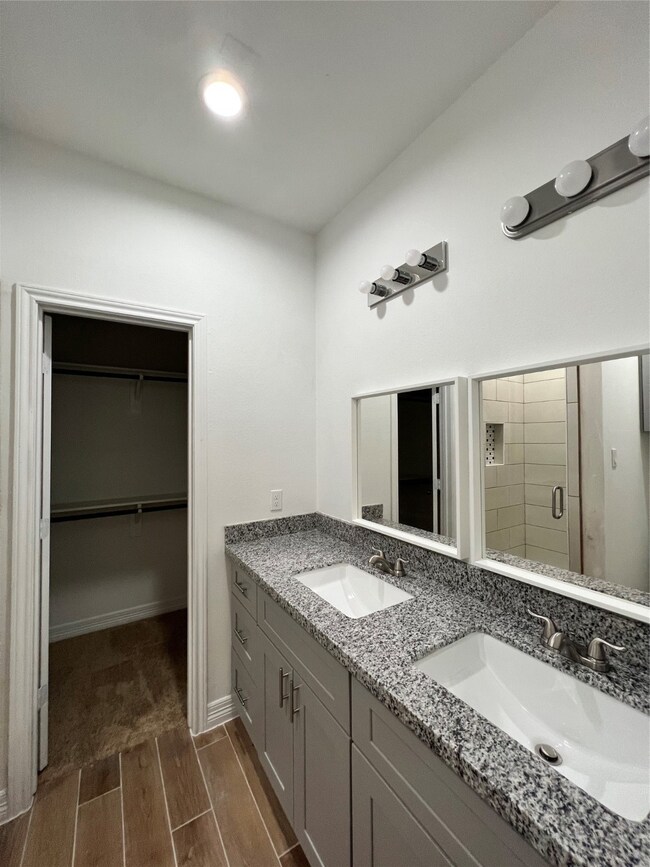 7205 Carver Rd unit B, Houston, TX 77088 - photo 5