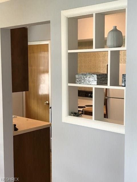 Wall detail leading into kitchen