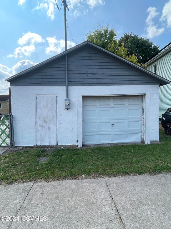 315 W 3rd St, Berwick, PA 18603 - photo 5