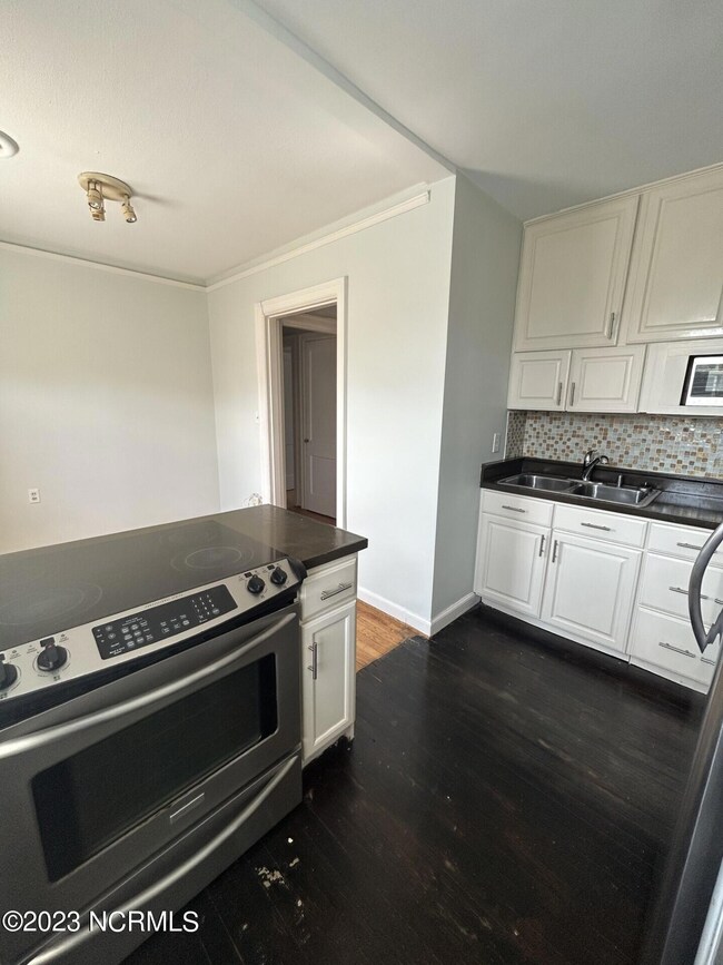 2940 Oleander Dr unit A4, Wilmington, NC 28403 - photo 3