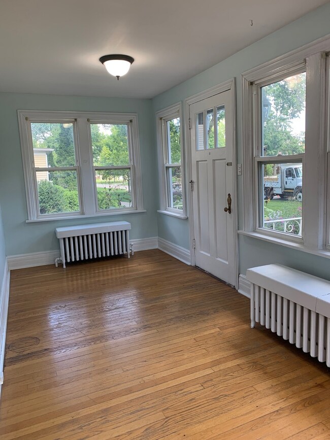 168 N Elm Ave unit 1, Elmhurst, IL 60126 - photo 2