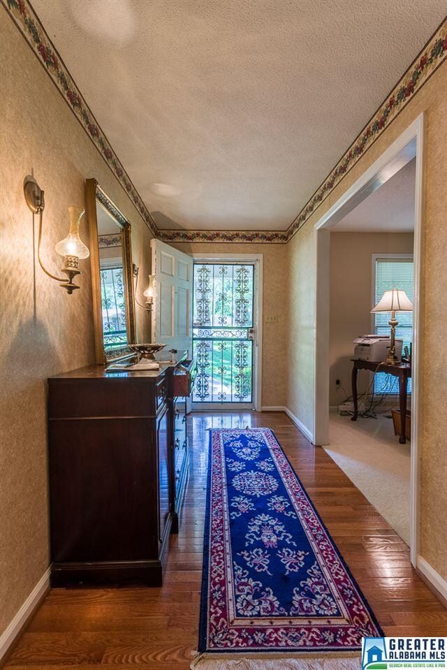 THIS GRACIOUS FOYER SAYS 