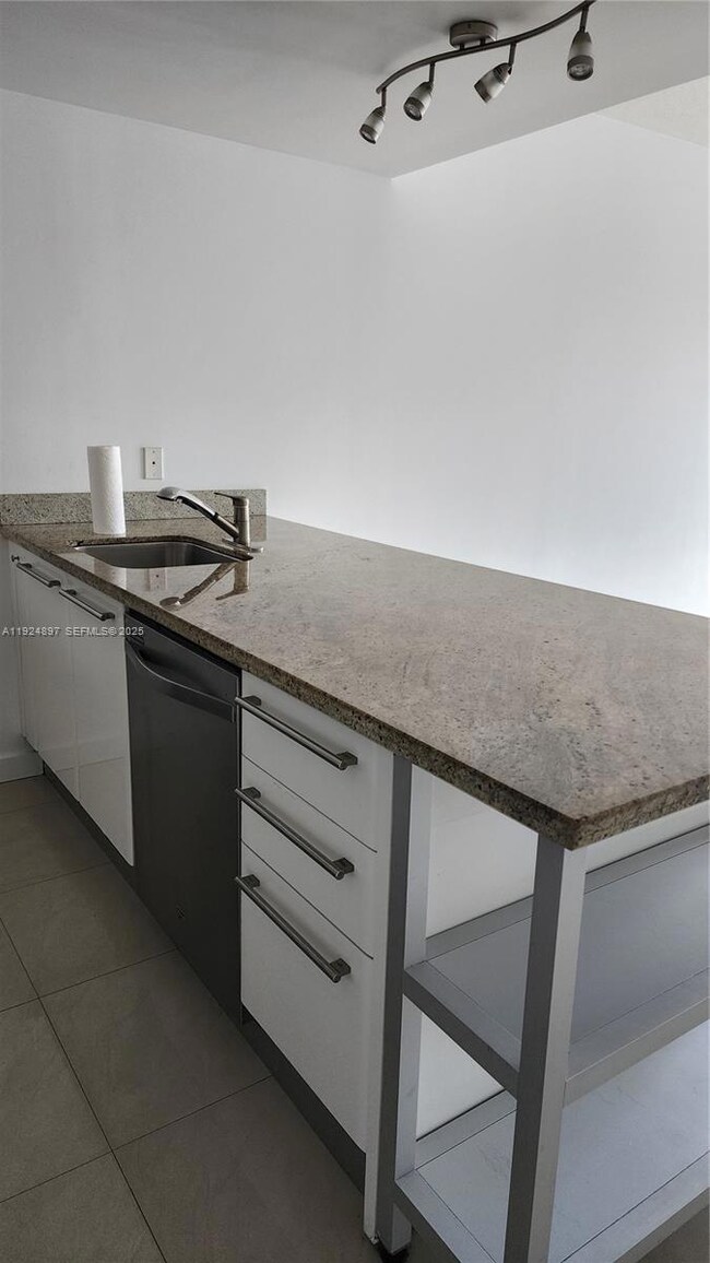 185 SW 7th St unit 3814, Miami, FL 33130 - photo 4