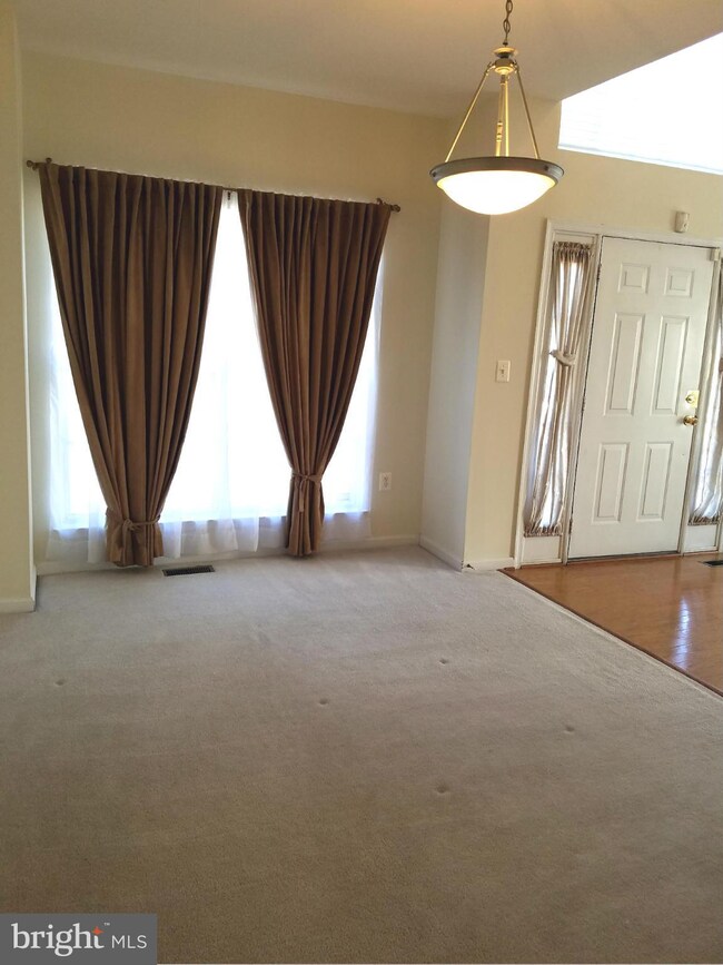 9810 Doubletree Ln, Springdale, MD 20774 - photo 7