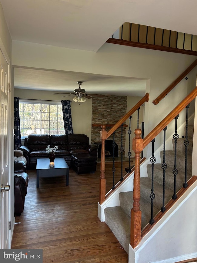 10030 Wood Sorrels Ln, Burke, VA 22015 - photo 4