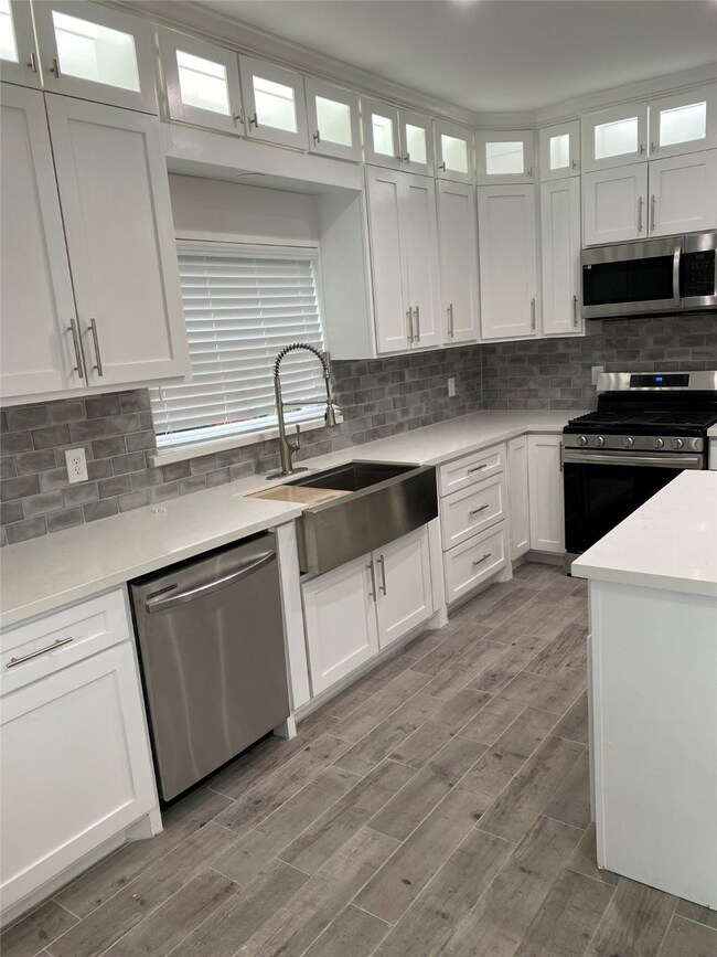 2402 Daytona Ct, Friendswood, TX 77546 - photo 5