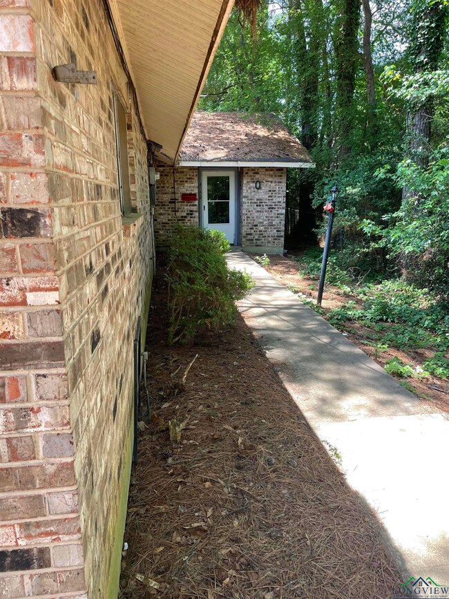 415 Glover Dr, Longview, TX 75601 - photo 2