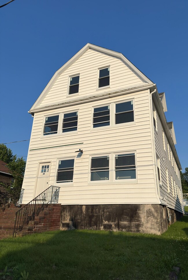 29 Cliff St unit 1, Pittston, PA 18640 - photo 2