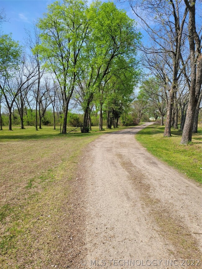 25380 Wilson Rd, Henryetta, OK 74437 - photo 4