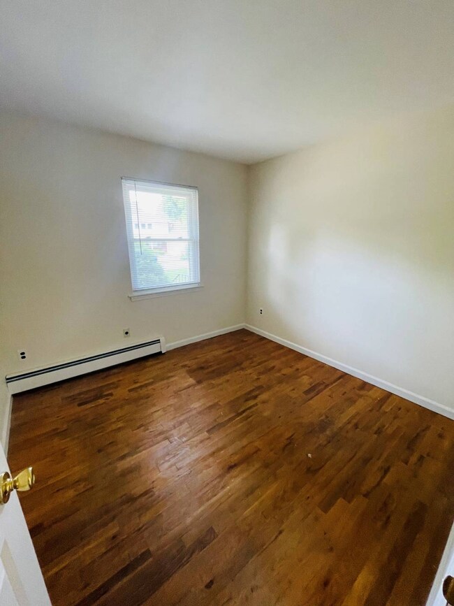 9 Conway Ct unit 1, Glen Cove, NY 11542 - photo 7