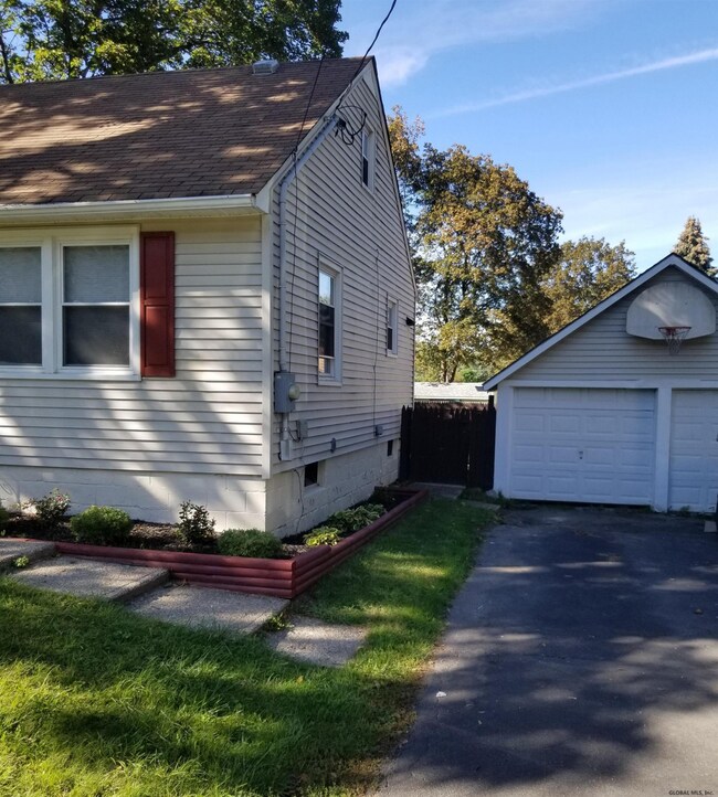 21 May St, Rensselaer, NY 12144 - photo 2