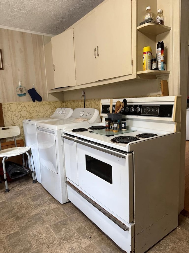 1134 Old Bramwell Rd, Bluefield, WV 24701 - photo 3