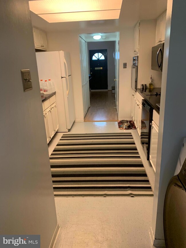 12738 Millstream Dr, Bowie, MD 20715 - photo 2