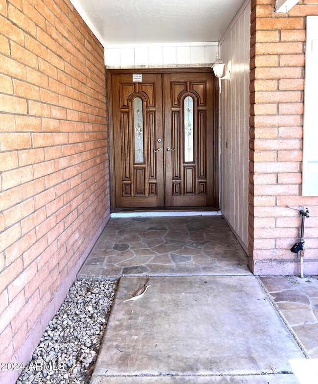 4813.FRONT DOOR