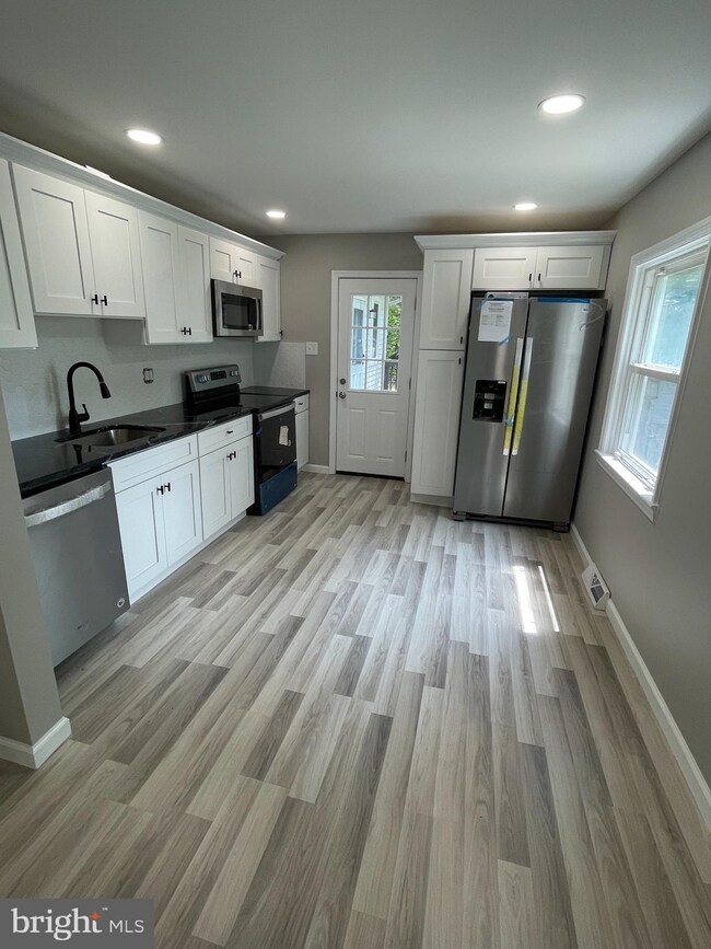 107 Barker Ave, Bridgeport, NJ 08014 - photo 3