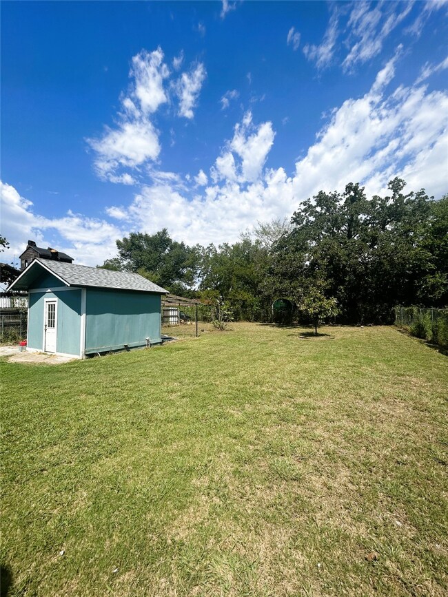 Huge Lot, Barn with A/C unit