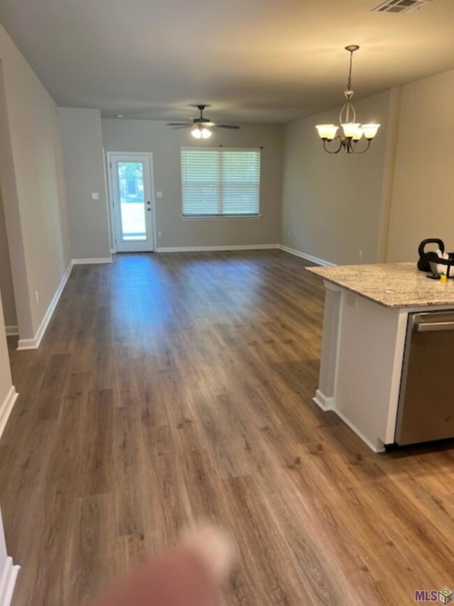 910 W Elrem St, Gonzales, LA 70737 - photo 3