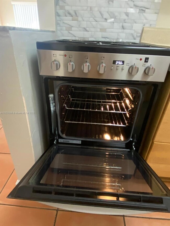 1725 W 60th St unit F128, Hialeah, FL 33012 - photo 6