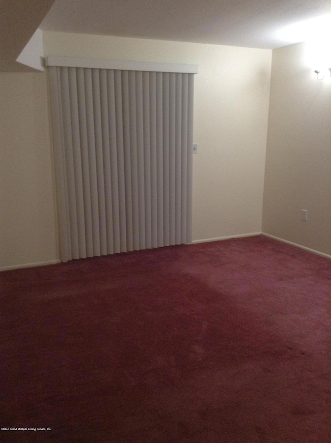 93 Simmons Ln, Staten Island, NY 10314 - photo 3