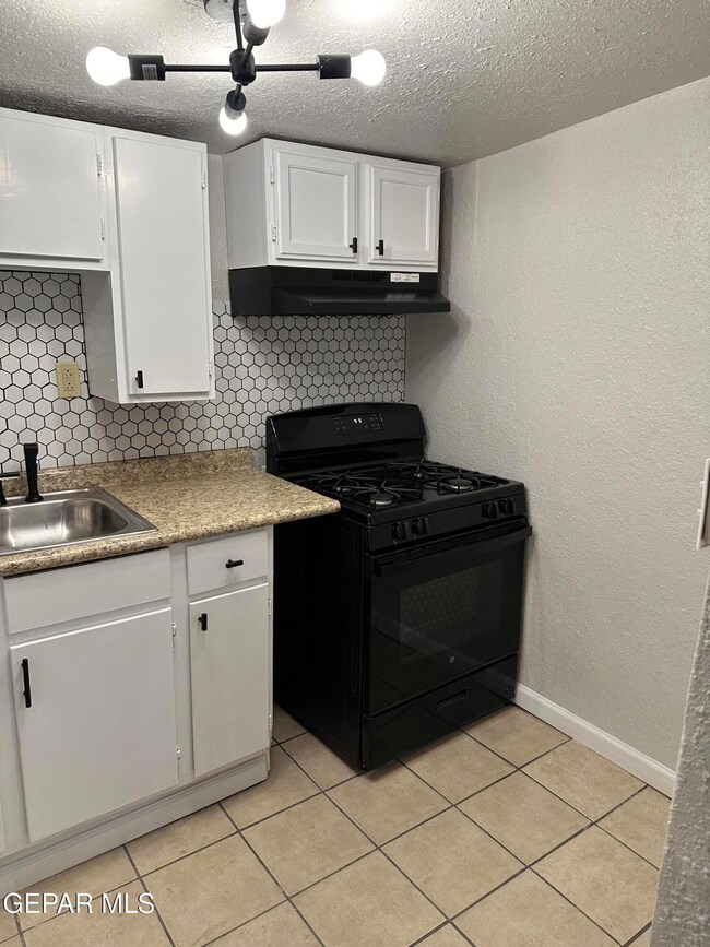 7909 La Jolla Dr unit B, El Paso, TX 79915 - photo 5