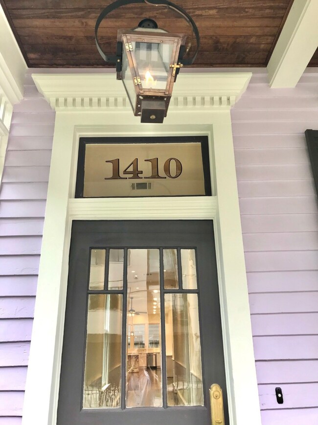 The gas lamp above the front door definitely says,