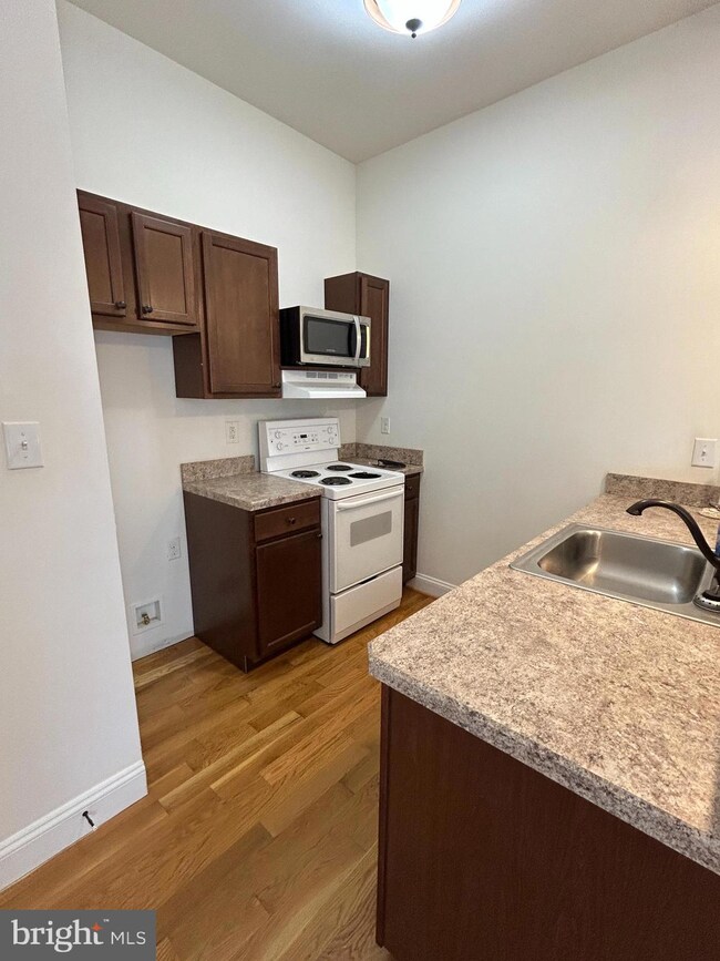 302 N Cameron St unit 205, Winchester, VA 22601 - photo 5