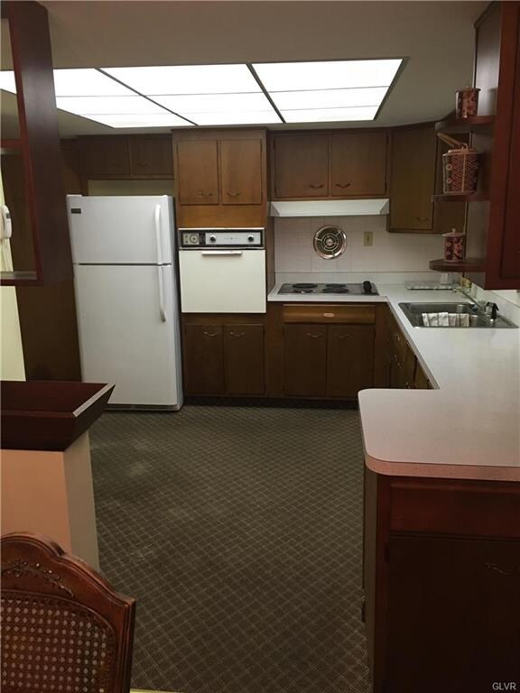 206 2nd St, Walnutport, PA 18088 - photo 4