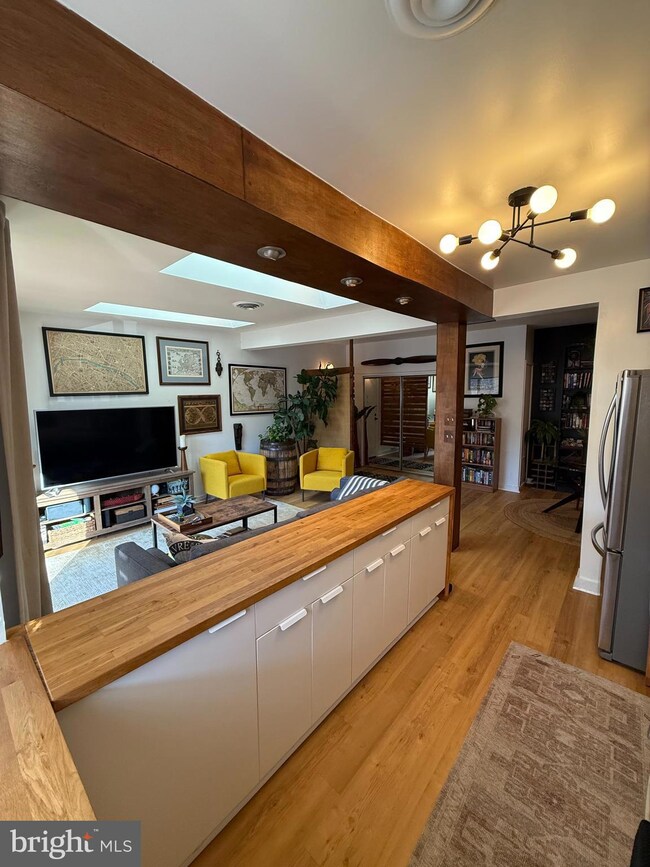 207 Skyhill Rd unit 10, Alexandria, VA 22314 - photo 6