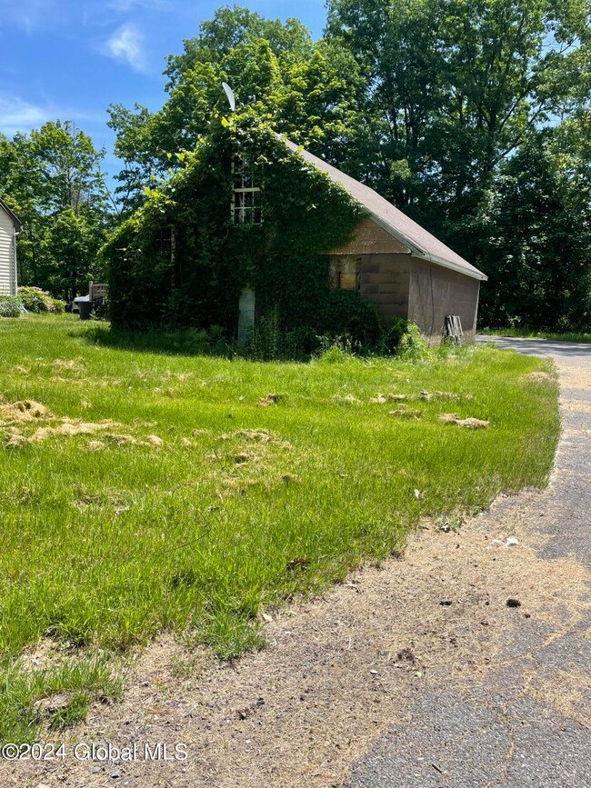 15 Hidden Hollow Rd, Albany, NY 12208 - photo 3