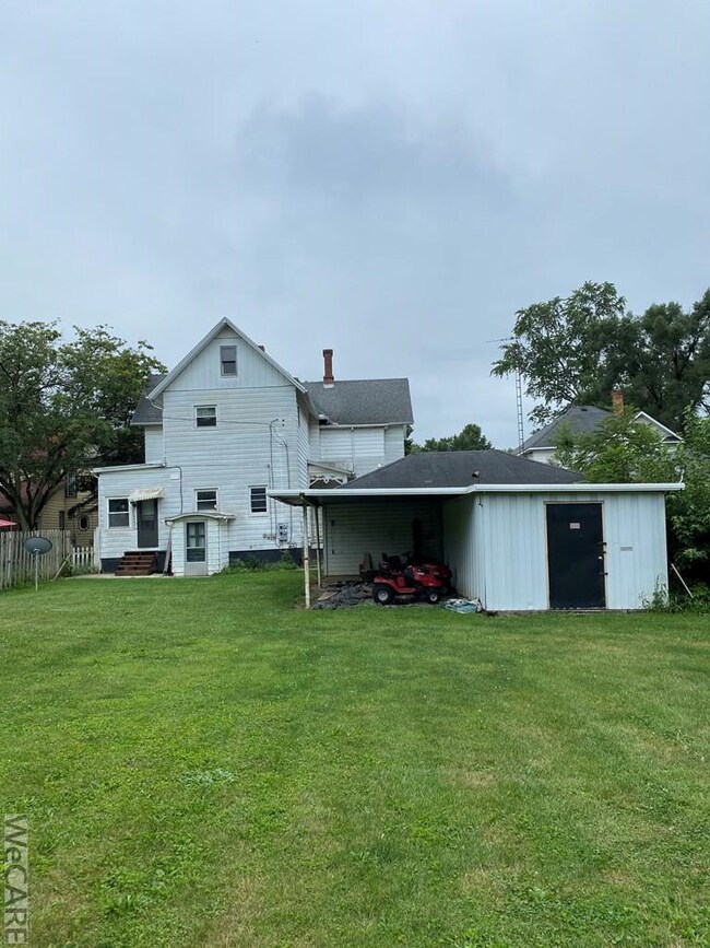 621 S Main St unit 621 1/2, Kenton, OH 43326 - photo 4