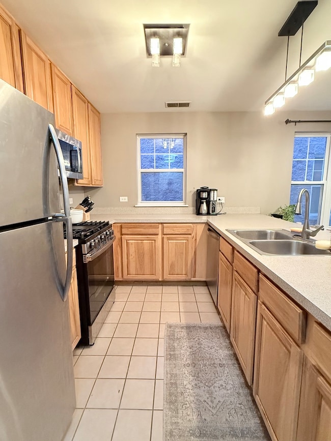 649 W Division St unit B, Chicago, IL 60610 - photo 4