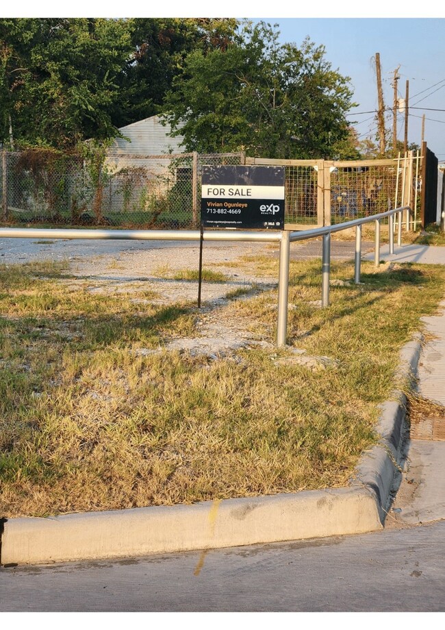 5803 Laura Koppe Rd, Houston, TX 77016 - photo 5