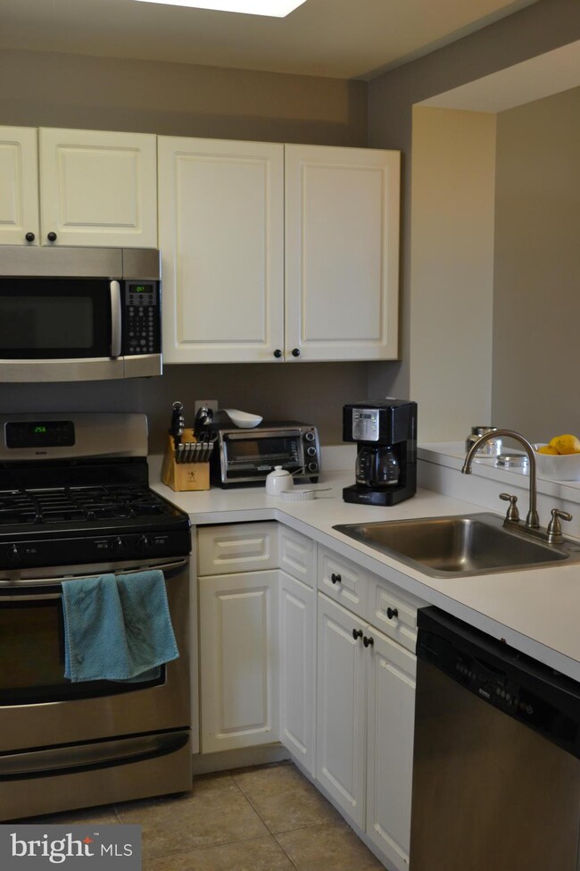 45061 Brae Terrace unit 102, Ashburn, VA 20147 - photo 3