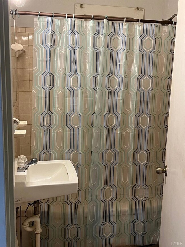 136 Kenmore Rd, Amherst, VA 24521 - photo 6