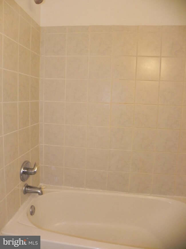 14101 Aldora Cir, Burtonsville, MD 20866 - photo 5