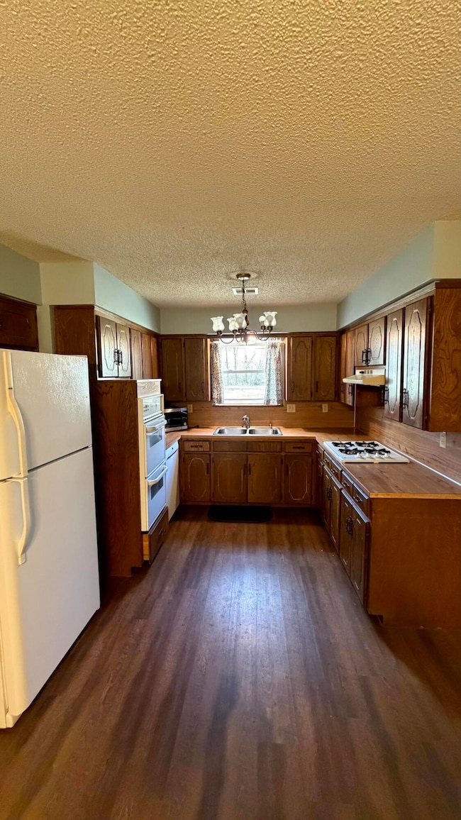 1006 Cambridge Ct, Miami, OK 74354 - photo 5