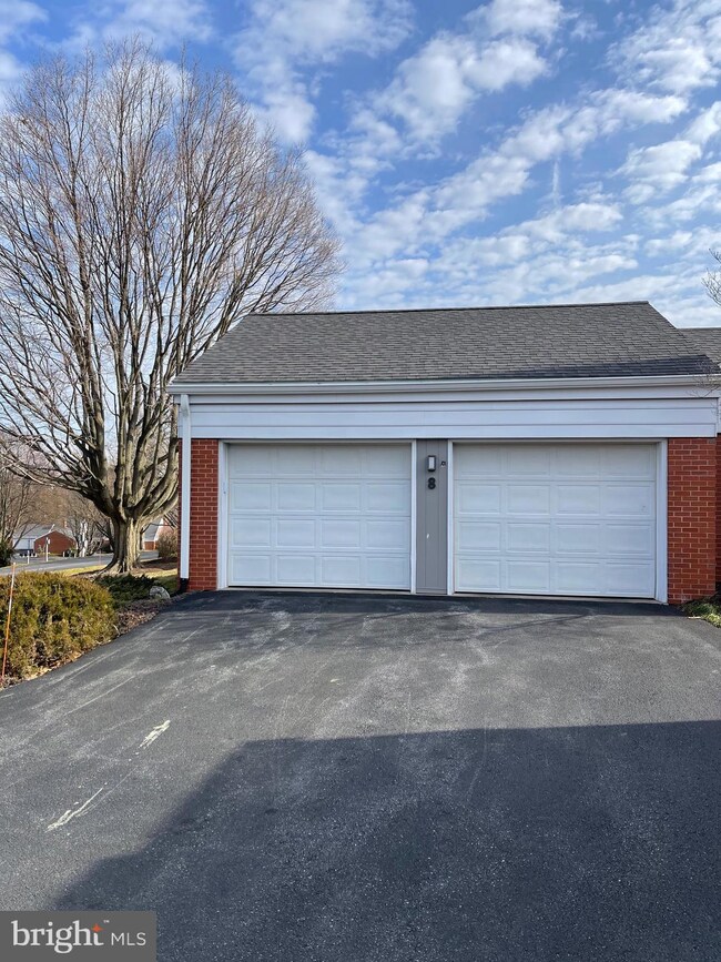 8 Spring Creek Manor, Hershey, PA 17033 - photo 4