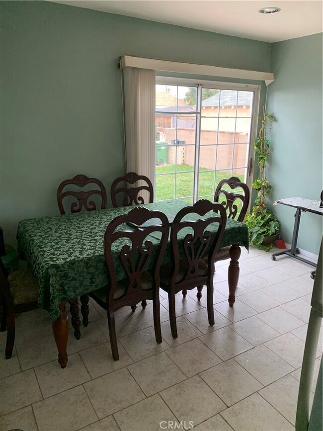 10315 S Freeman Ave, Inglewood, CA 90304 - photo 2