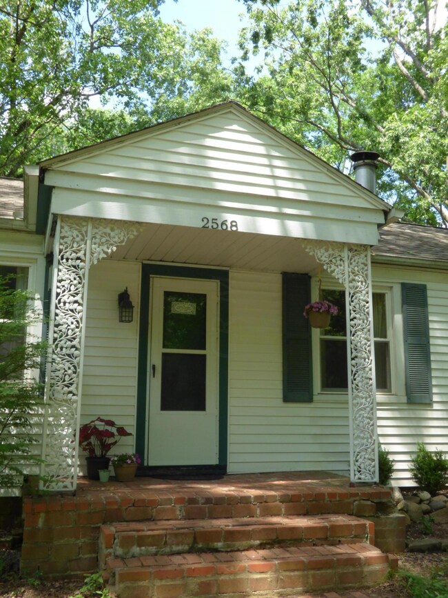 2568 Abington Rd, Columbus, OH 43231 - photo 2